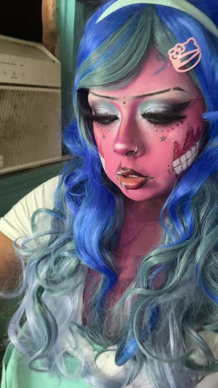 @𝓒𝓱𝓾𝓭𝓮𝓽𝓽𝓮 🤖