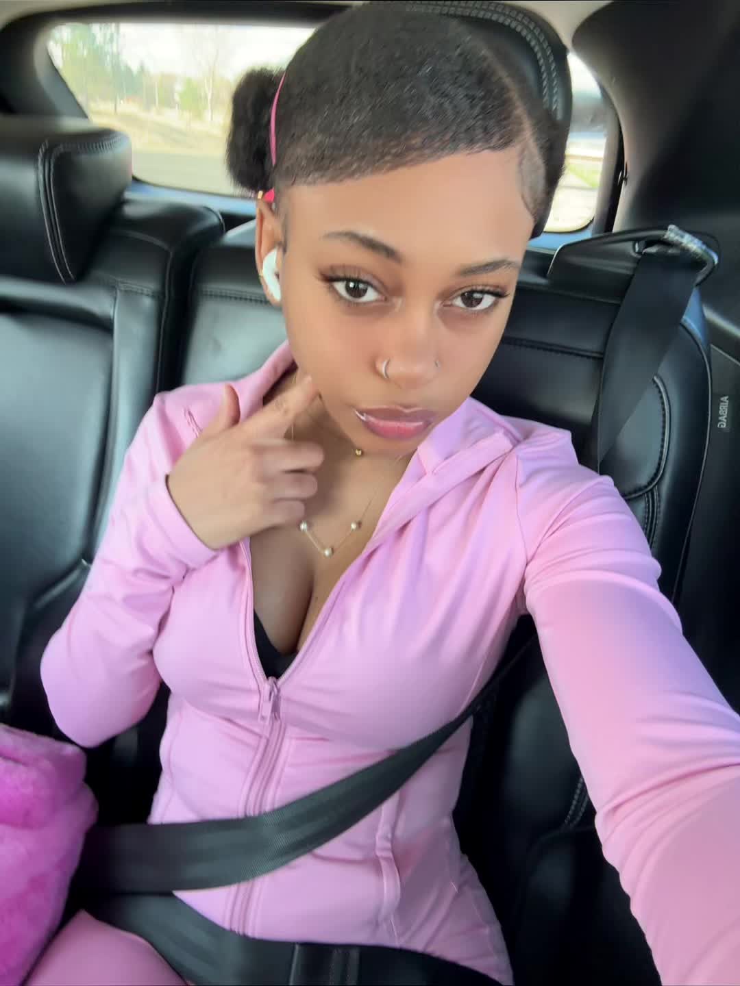 @Emily🖤🍂