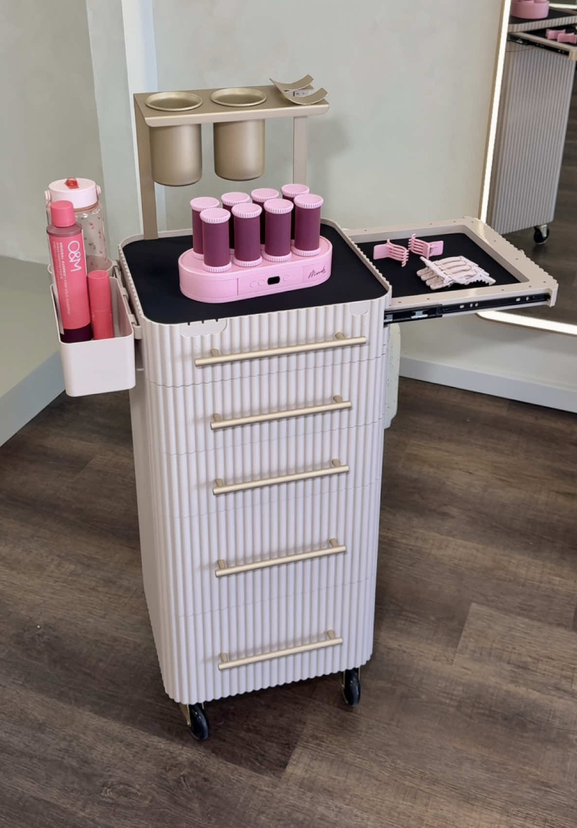 @Us. Hair Official