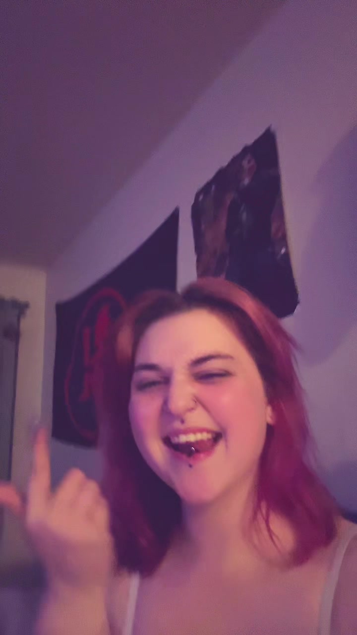 @hauntinglyradgirl