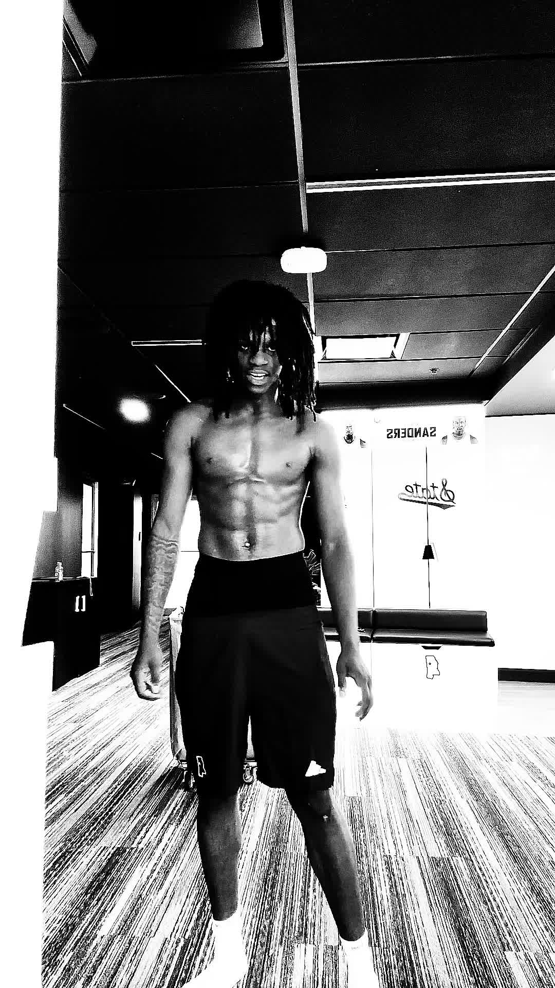 @6’6 character 🕴️