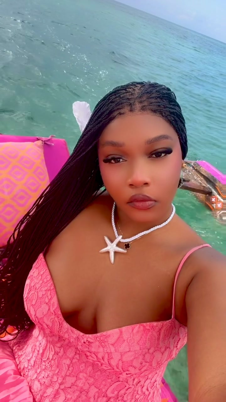 @nellakdm