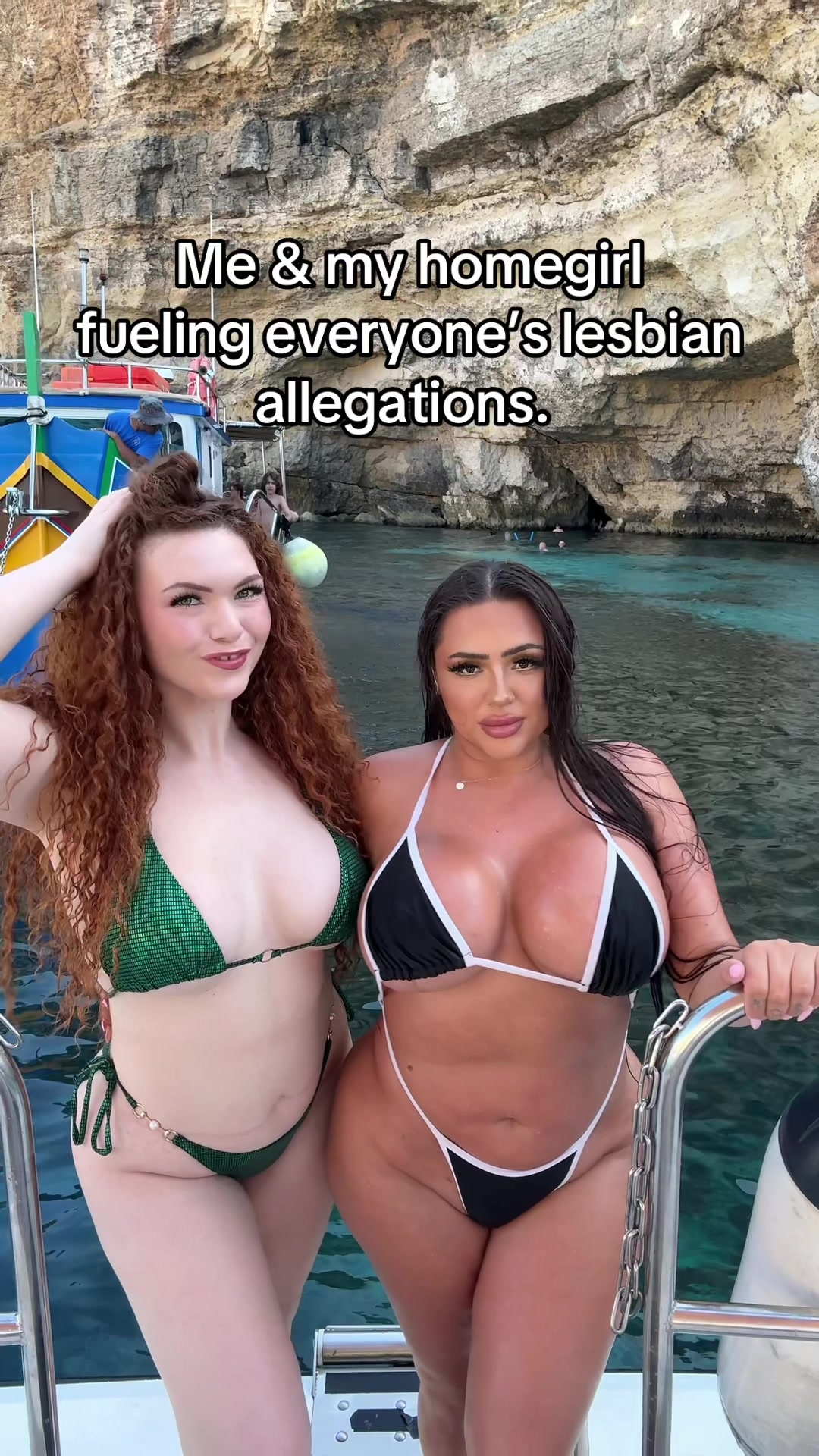 @zoeyfoxxofficial