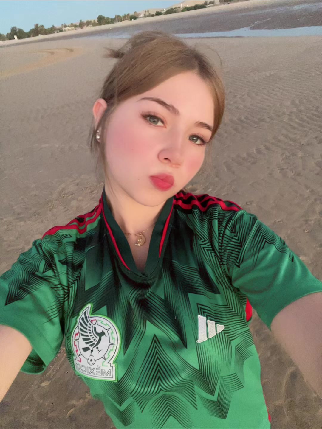 @👱🏻&zwj;♀️