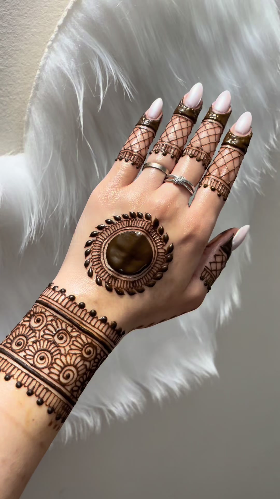 @charmsofmehandi