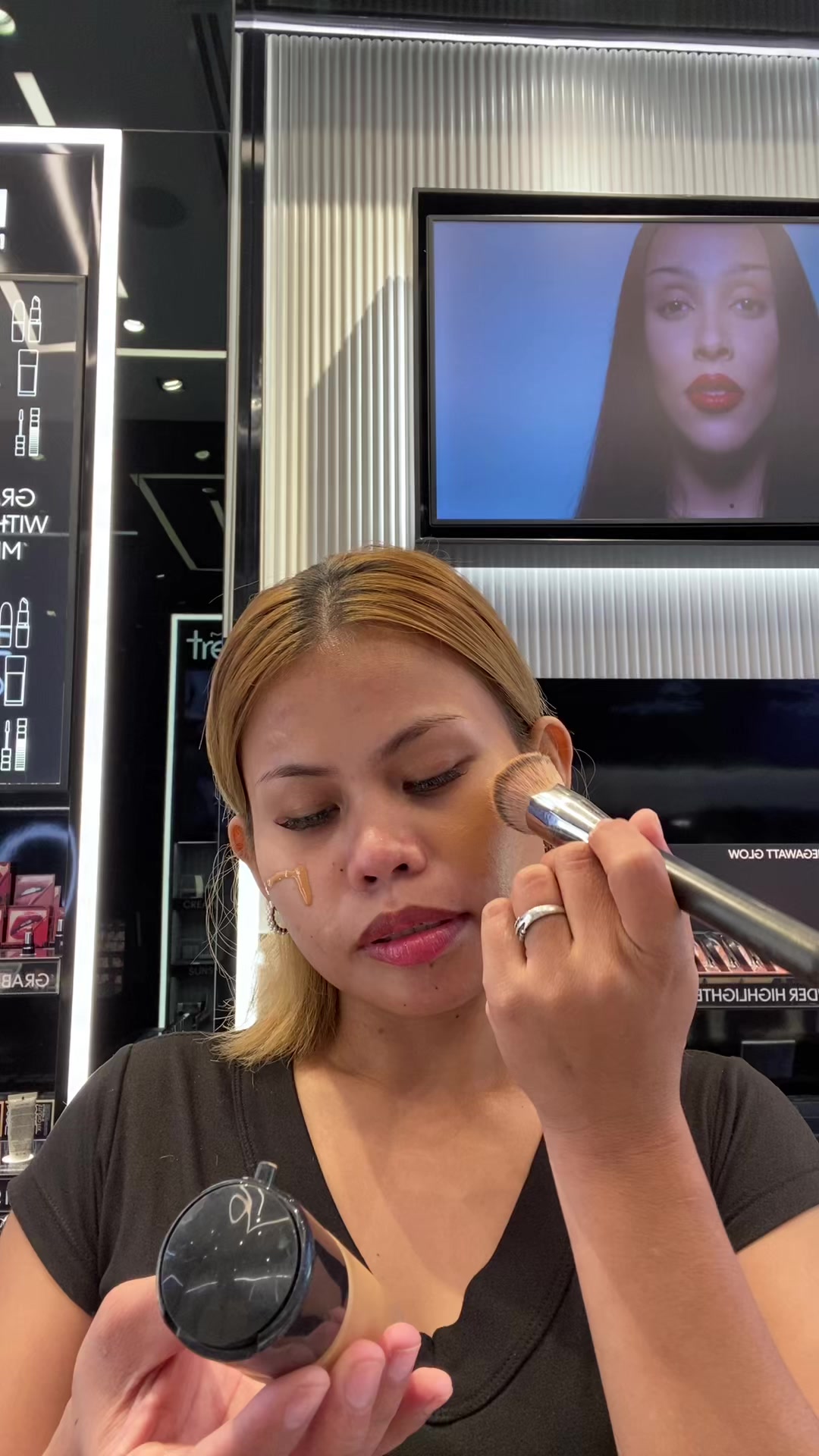 @Ziah M.A.C Artist💄