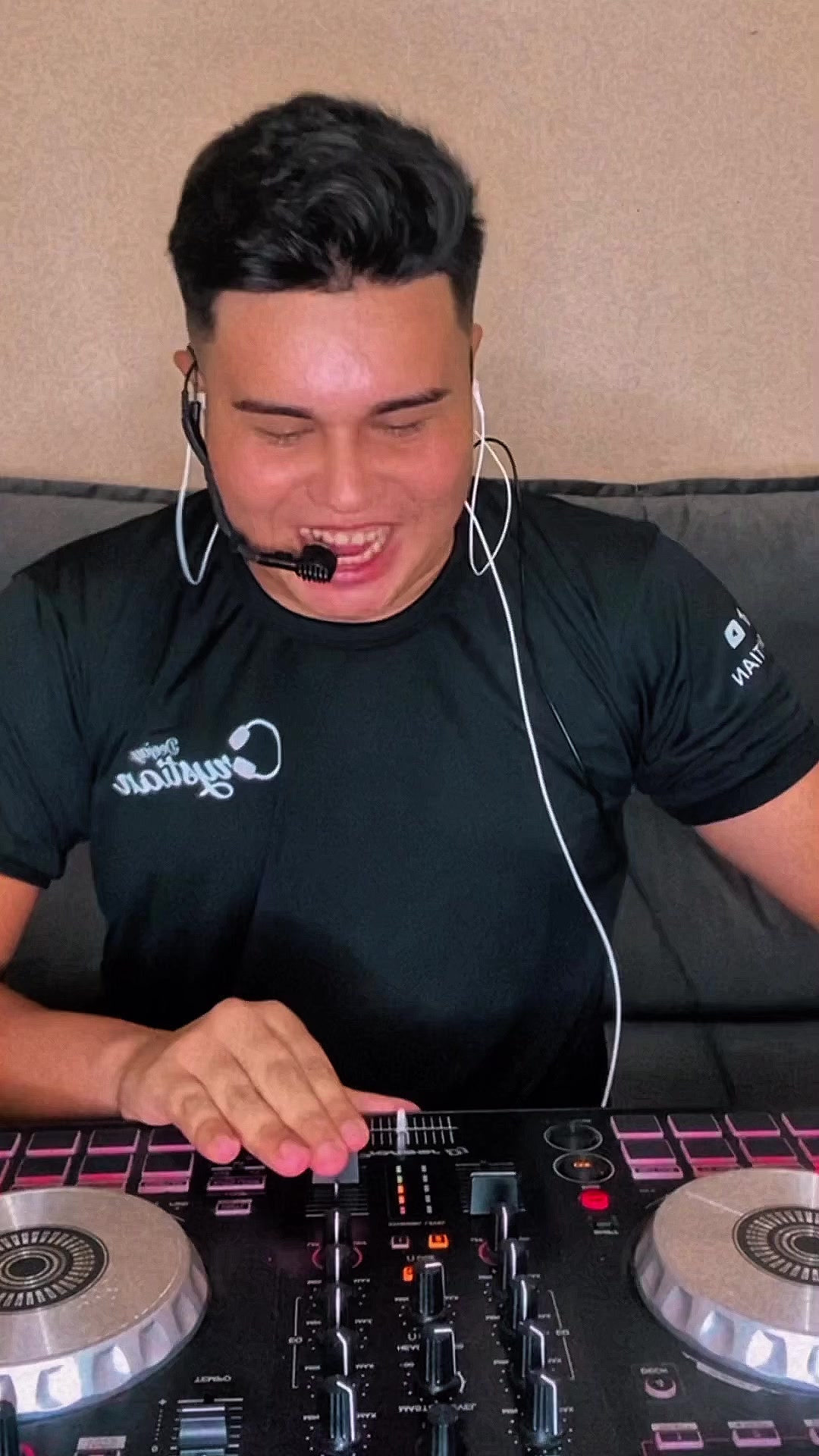 @DJ CRYSTIAN