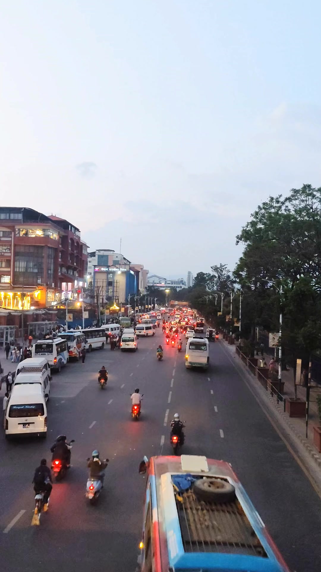 @रतन लो