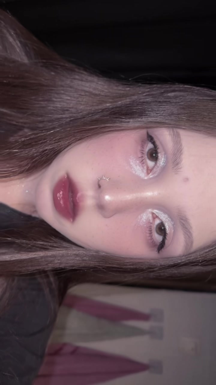 @Собаки лают на королеву