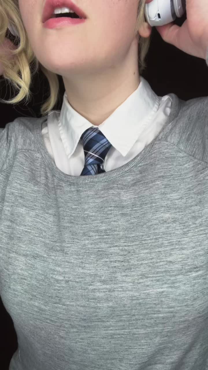 @😇