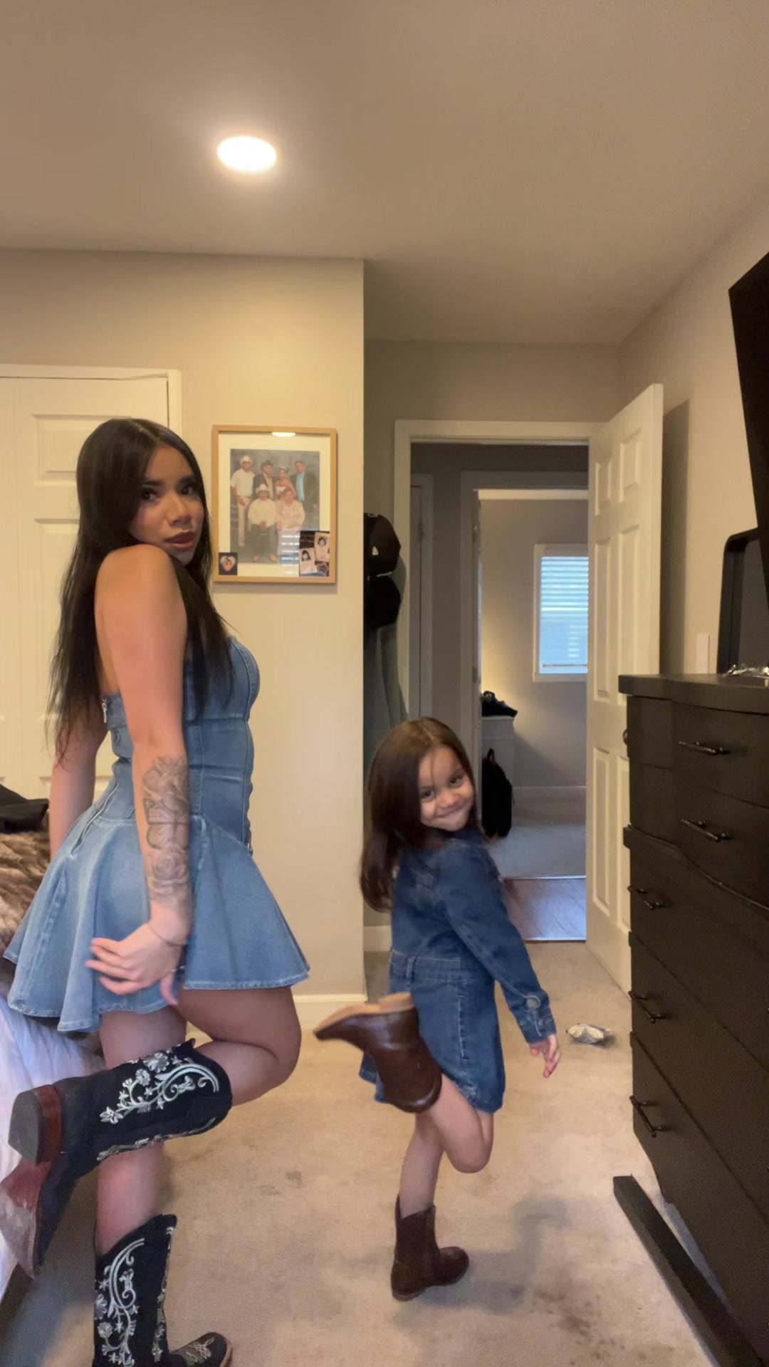 @𝐸𝑚𝑖𝑙𝑦