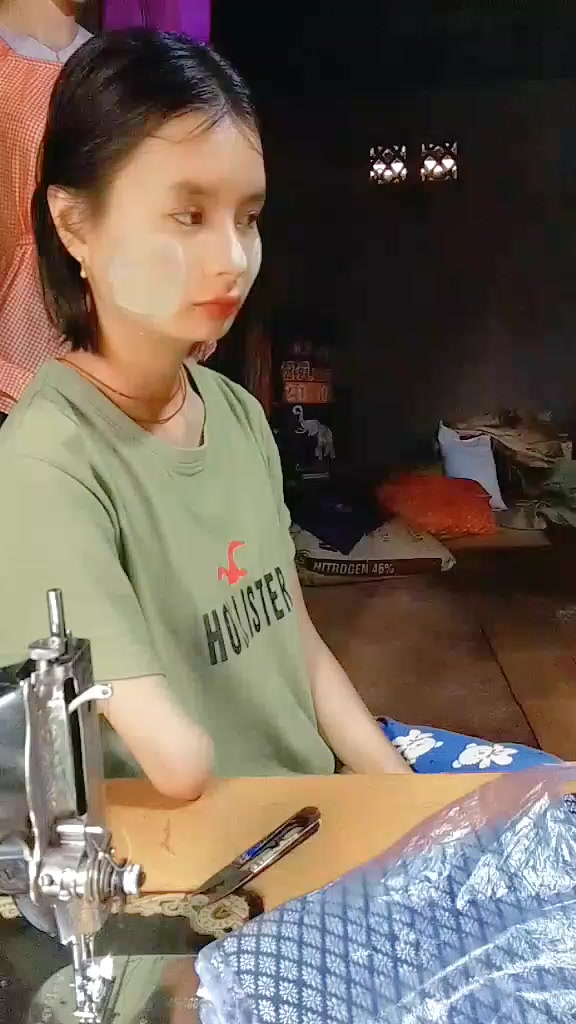 @🪡🧵စက်ချုပ်သူလေး👚[Tailor ]