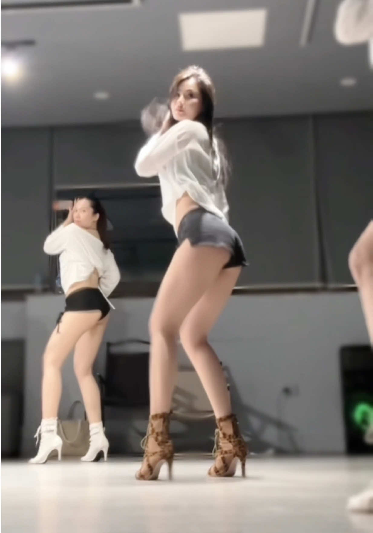 @Nguyễn Lê Hồng Minh