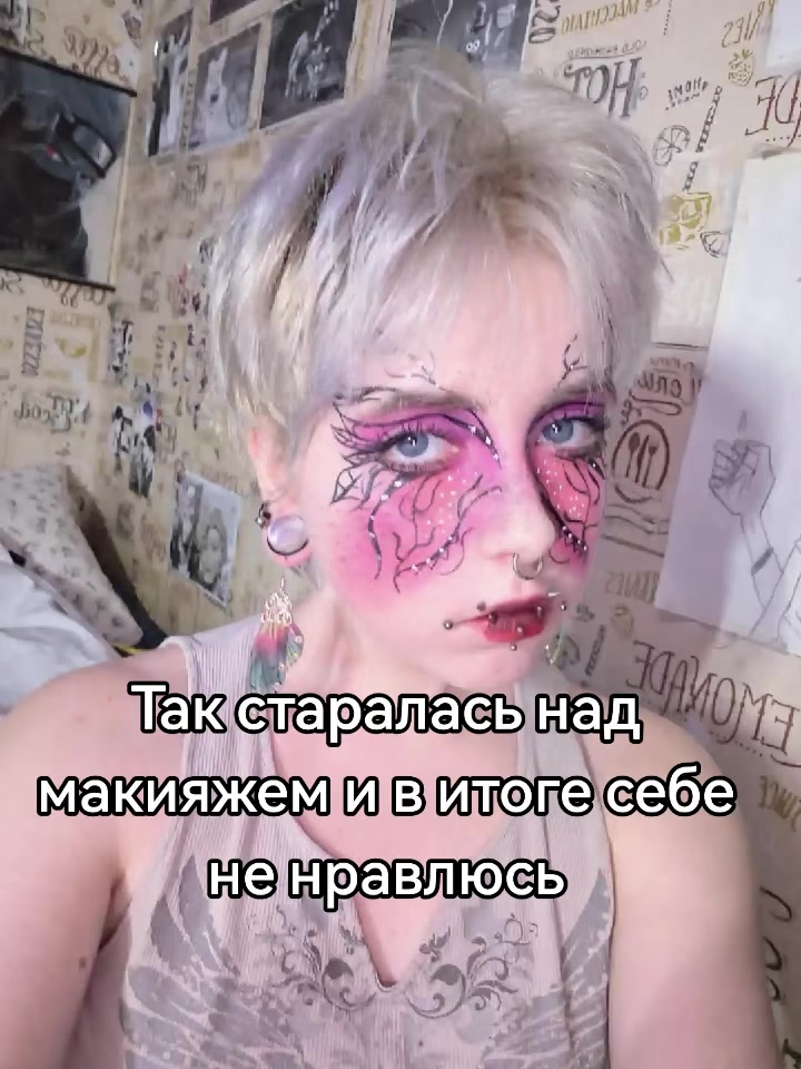 @𝐛𝐚𝐭🕸she/her