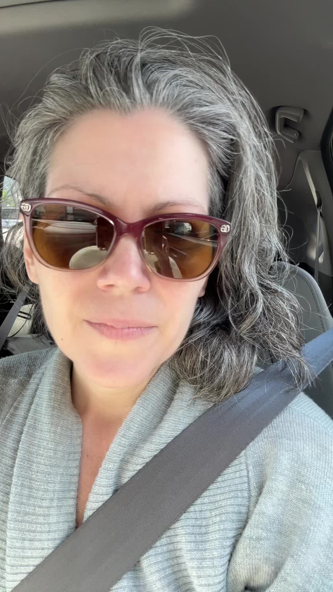 @ShelliSitsWeirdly