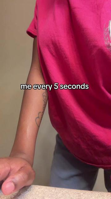 @👩🏾&zwj;❤️&zwj;💋&zwj;👩🏽