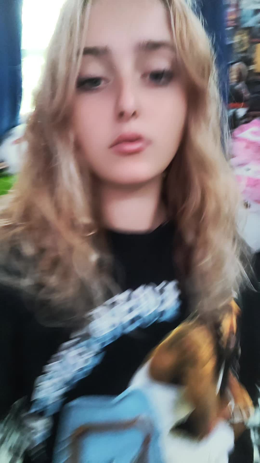 @Megan😻🖤