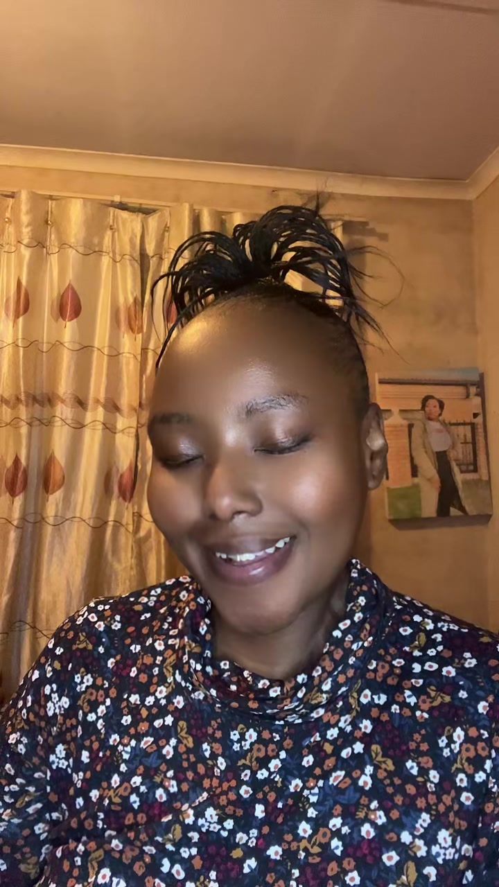 @Nomhlekhabo06