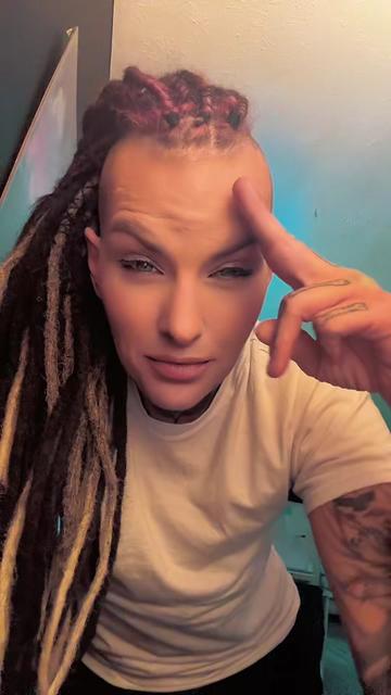 @blue_eyed_menace