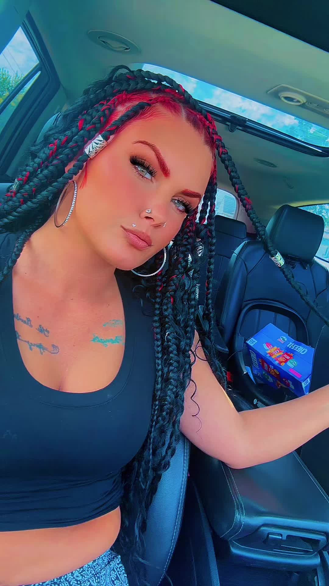 @GreenEyeBarbiie