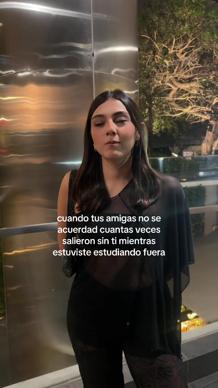 @adrianaleivaac