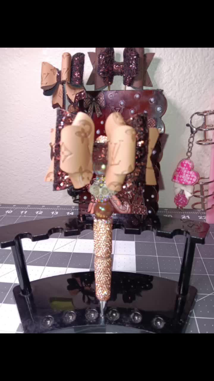 @Love's Bowtique