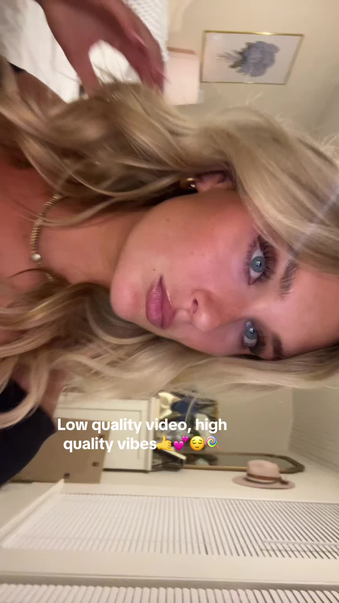 @Holl😇