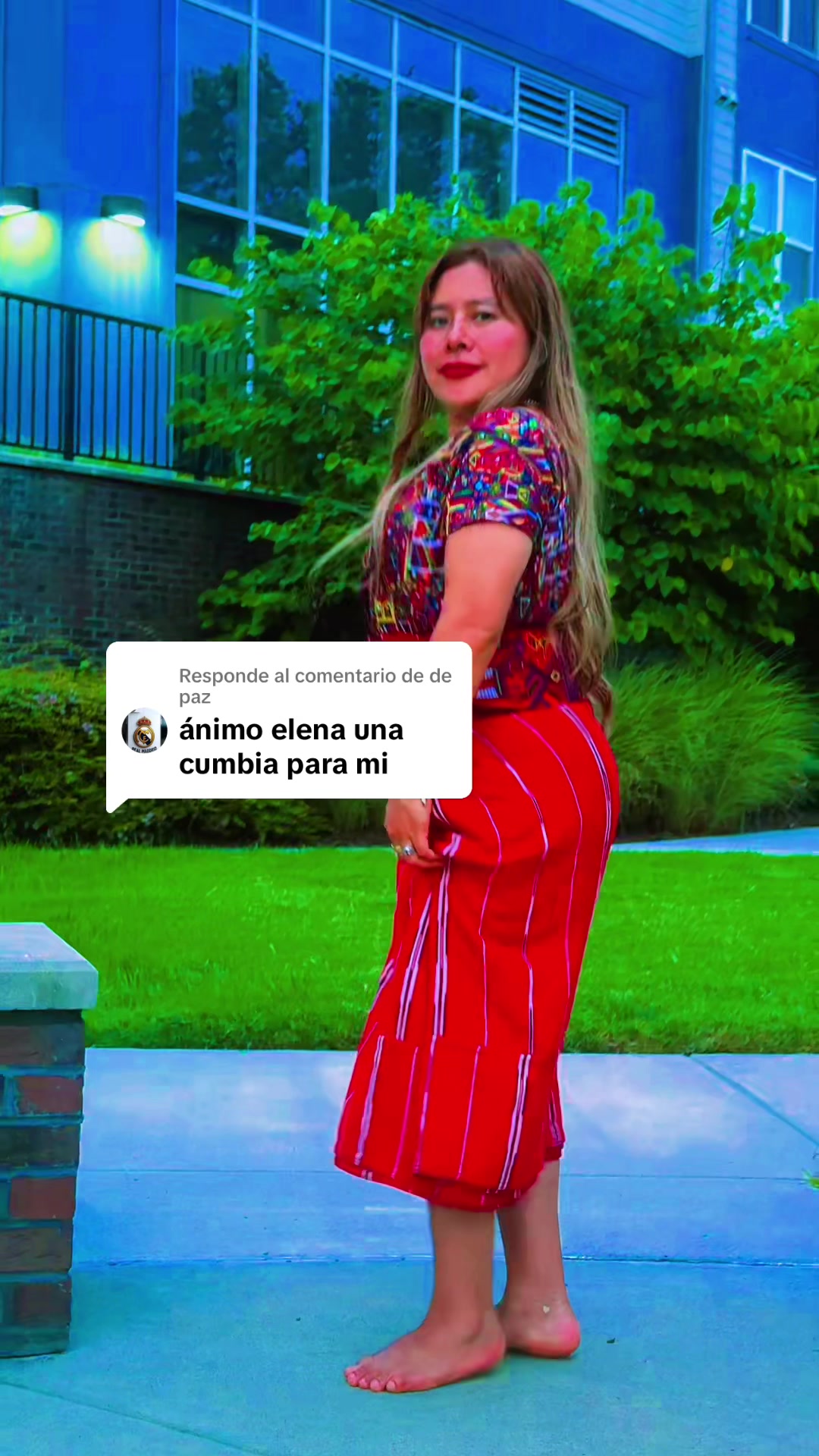@Elena De León