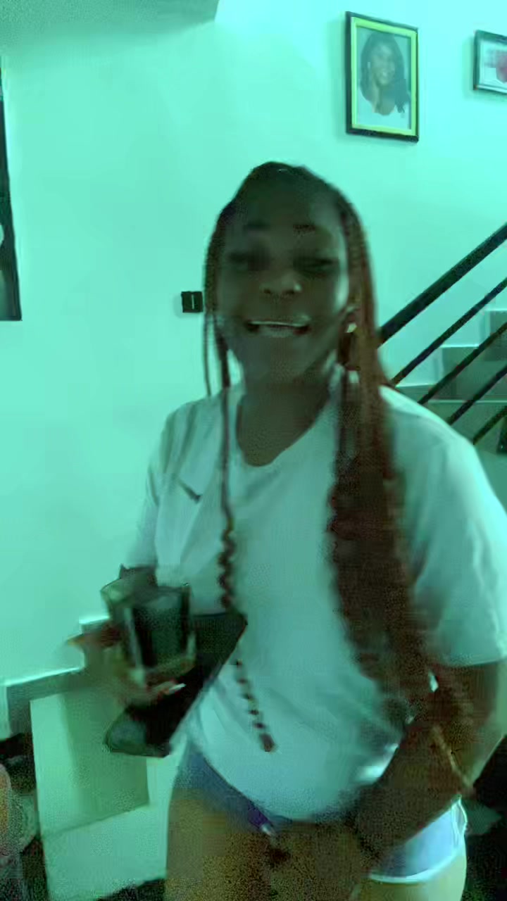 @QueenTari