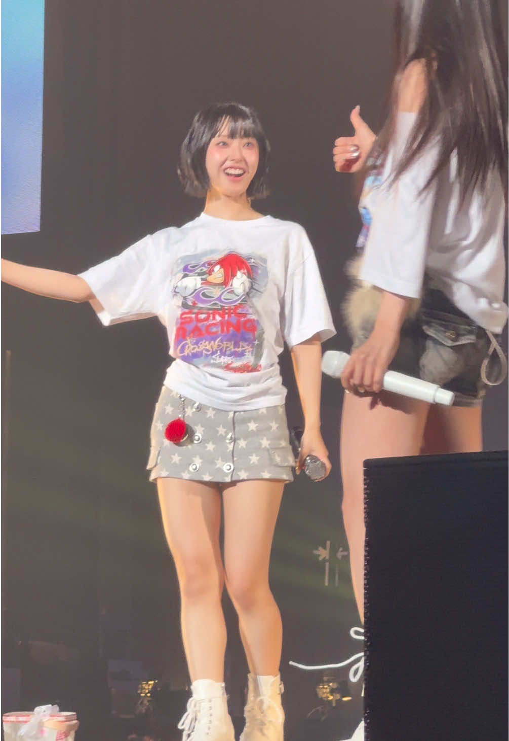 @モモ