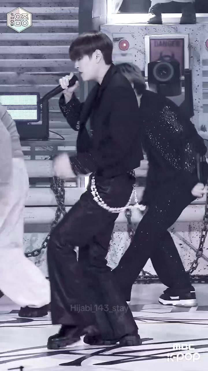 @โ<{๐ฒ๐ฆ_stay}>โ