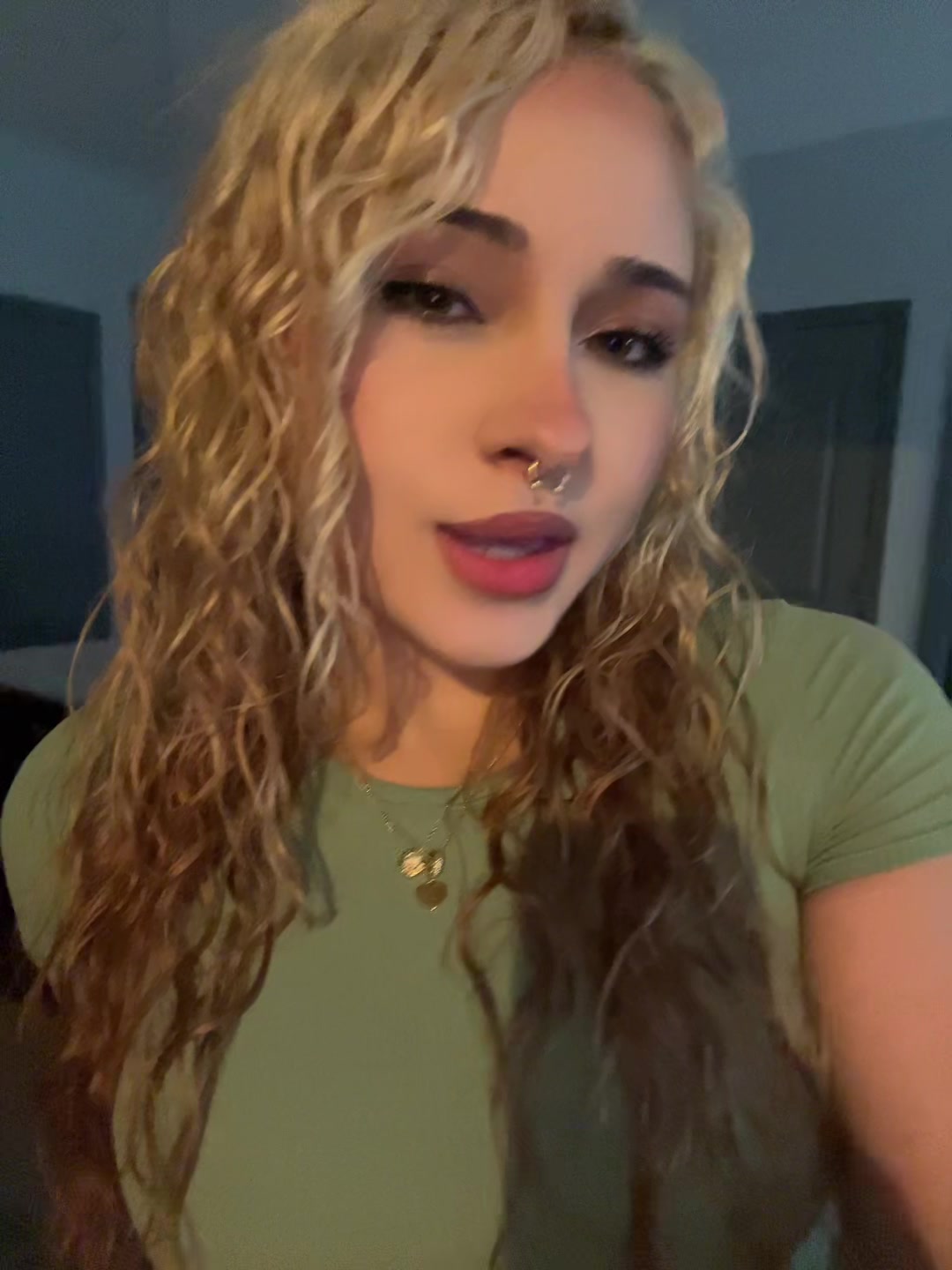 @lyvqrz