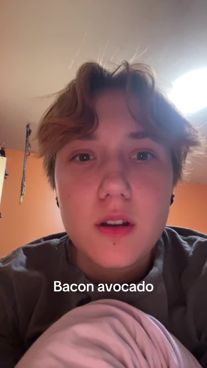 @:3