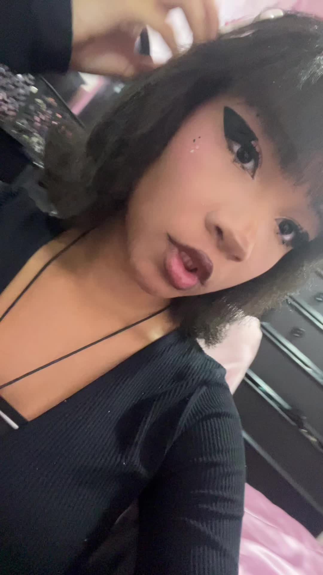 @(. .*)β〃`*:;,.★ ~☆・:.,;*