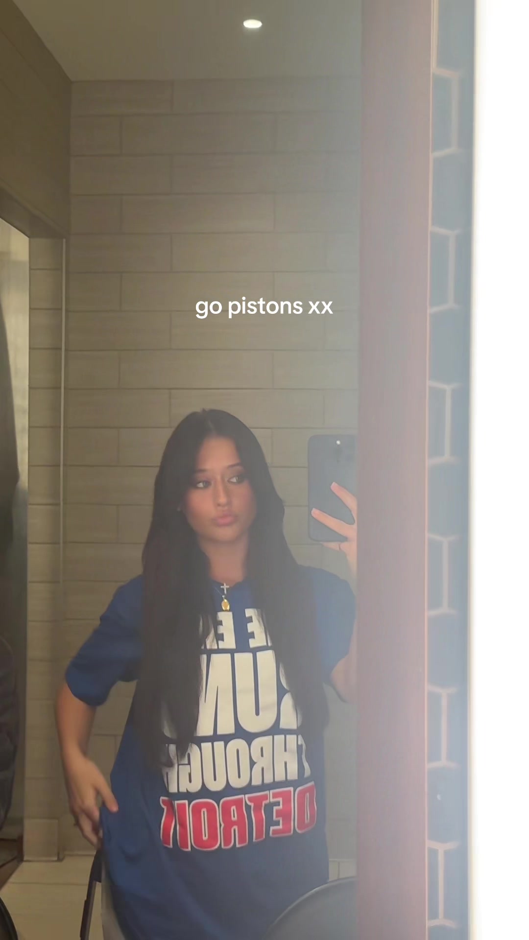 @mo