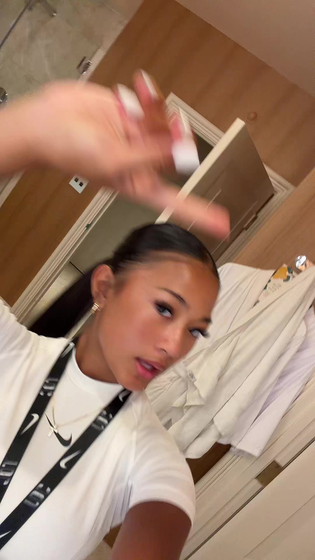 @￶ 　 　  ️