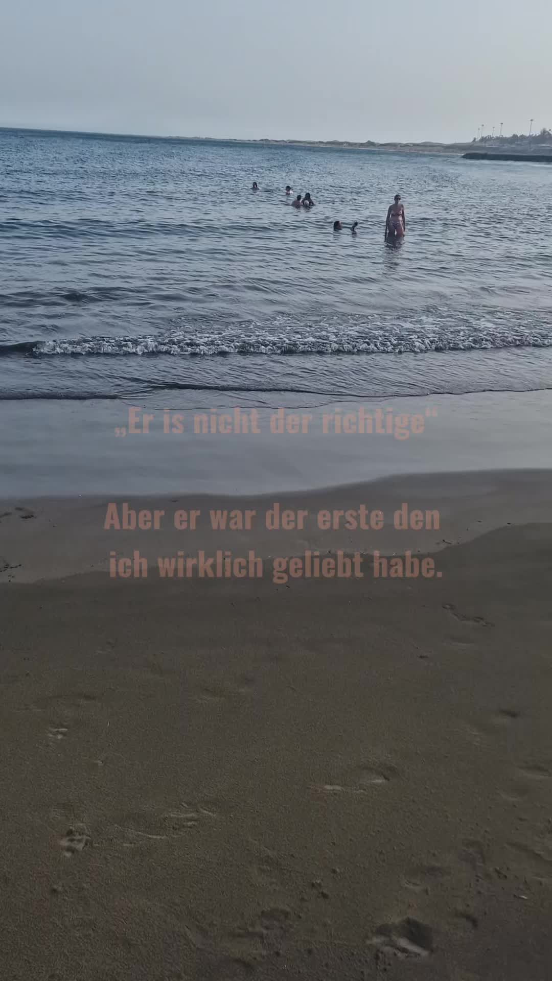 @♫︎✰𝑯𝒐𝒍𝒍𝒚✰♫︎