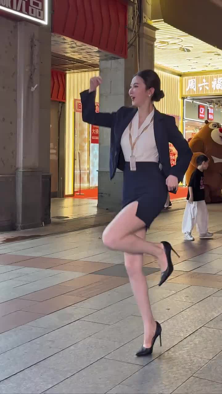 @Sally 雪莉 大笑笑