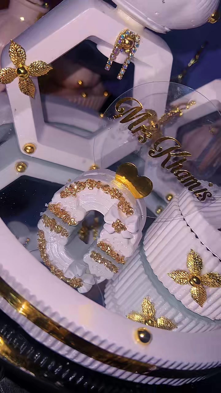 @DreamgirlCraft and decoration