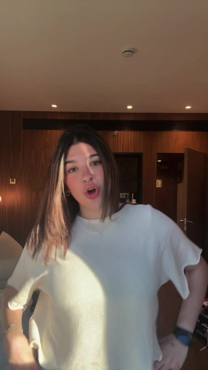 @lolavelezz