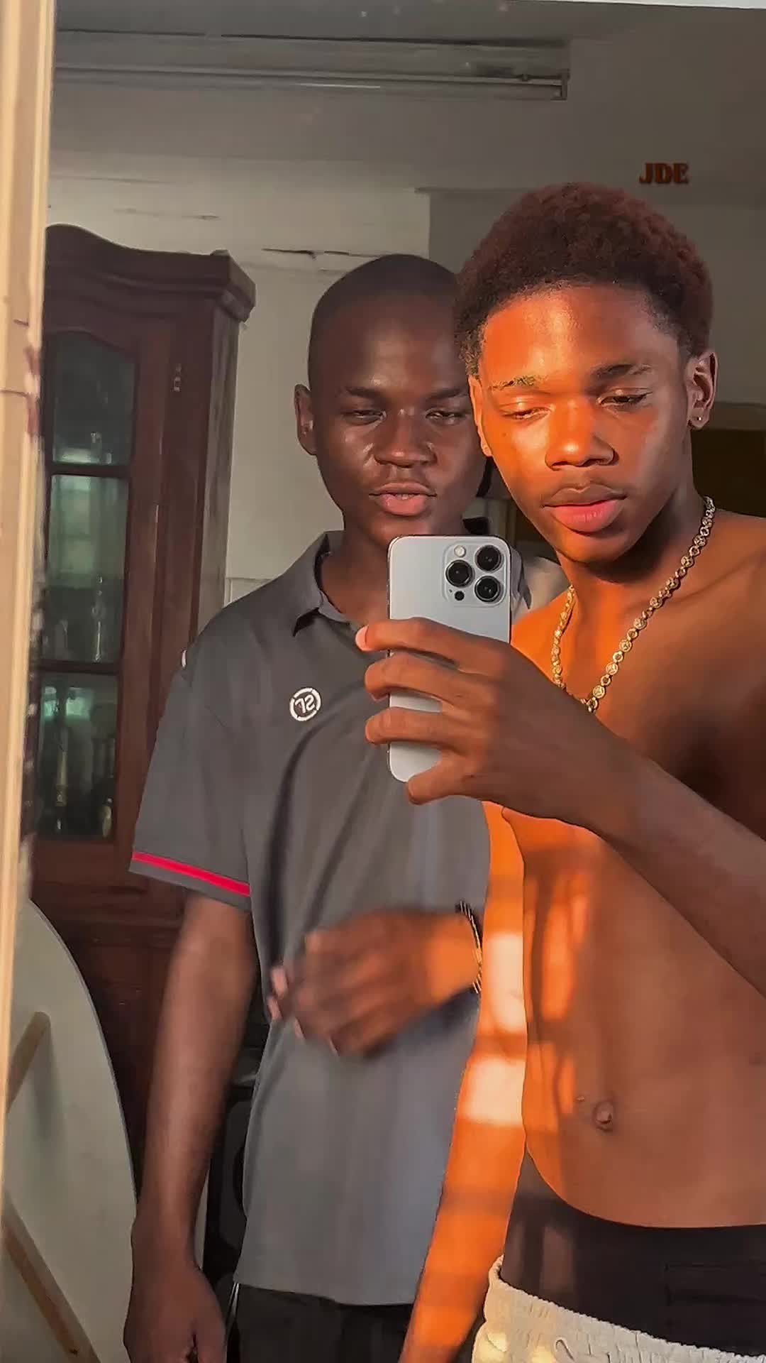 @𝕽.𝕬𝕹𝕲𝕴𝕰🤍