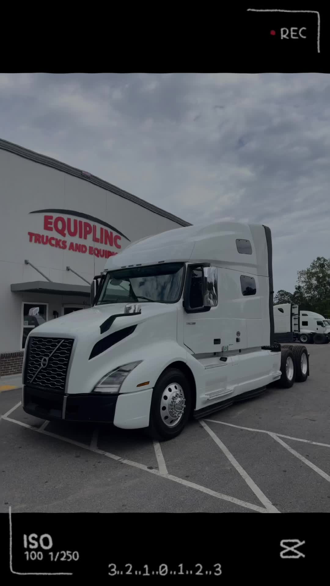 @EquiplincTrucks