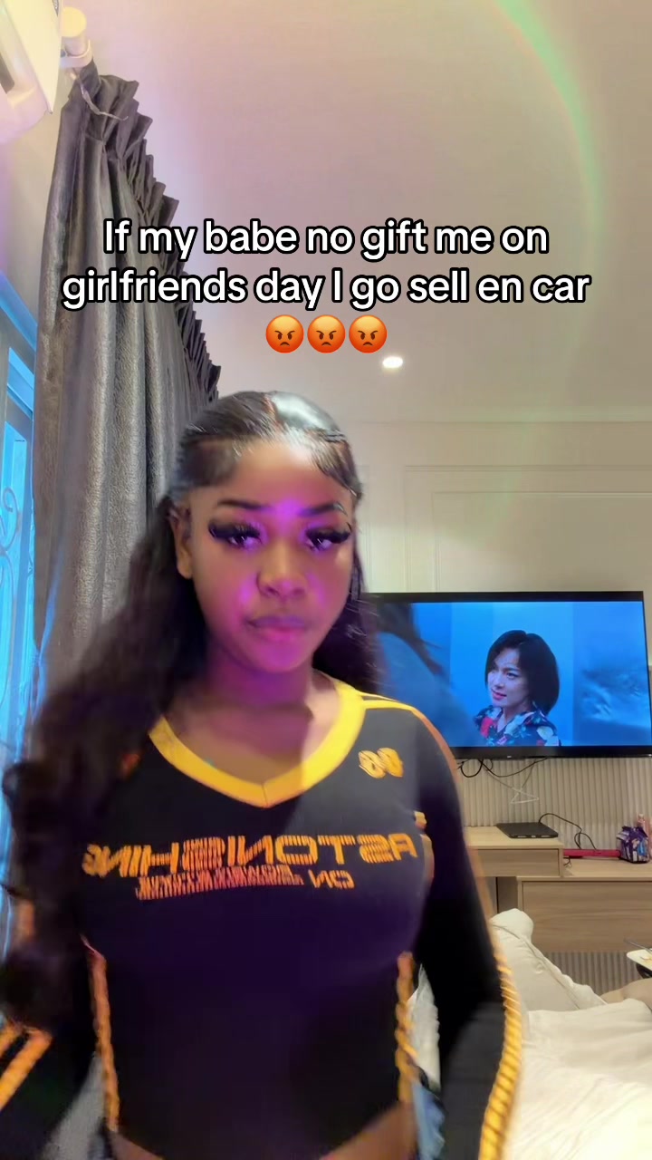 @Ella🖤