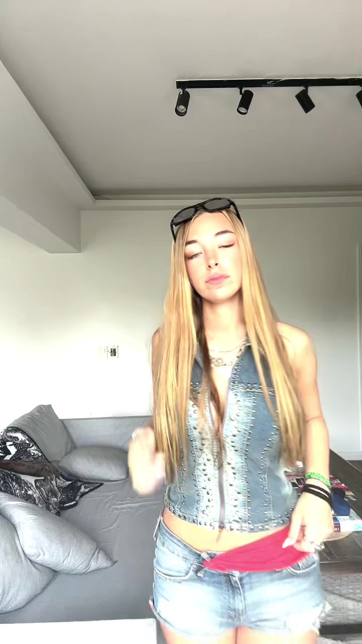 @isabella