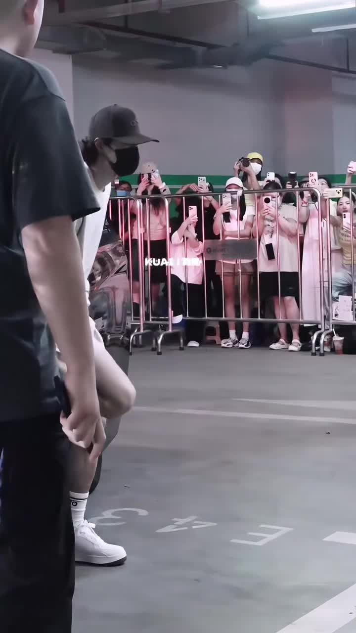 @𝑴𝑶𝑶𝑻𝑶𝑰 王一博•𝒀𝑰𝑩𝑶𝟖𝟓