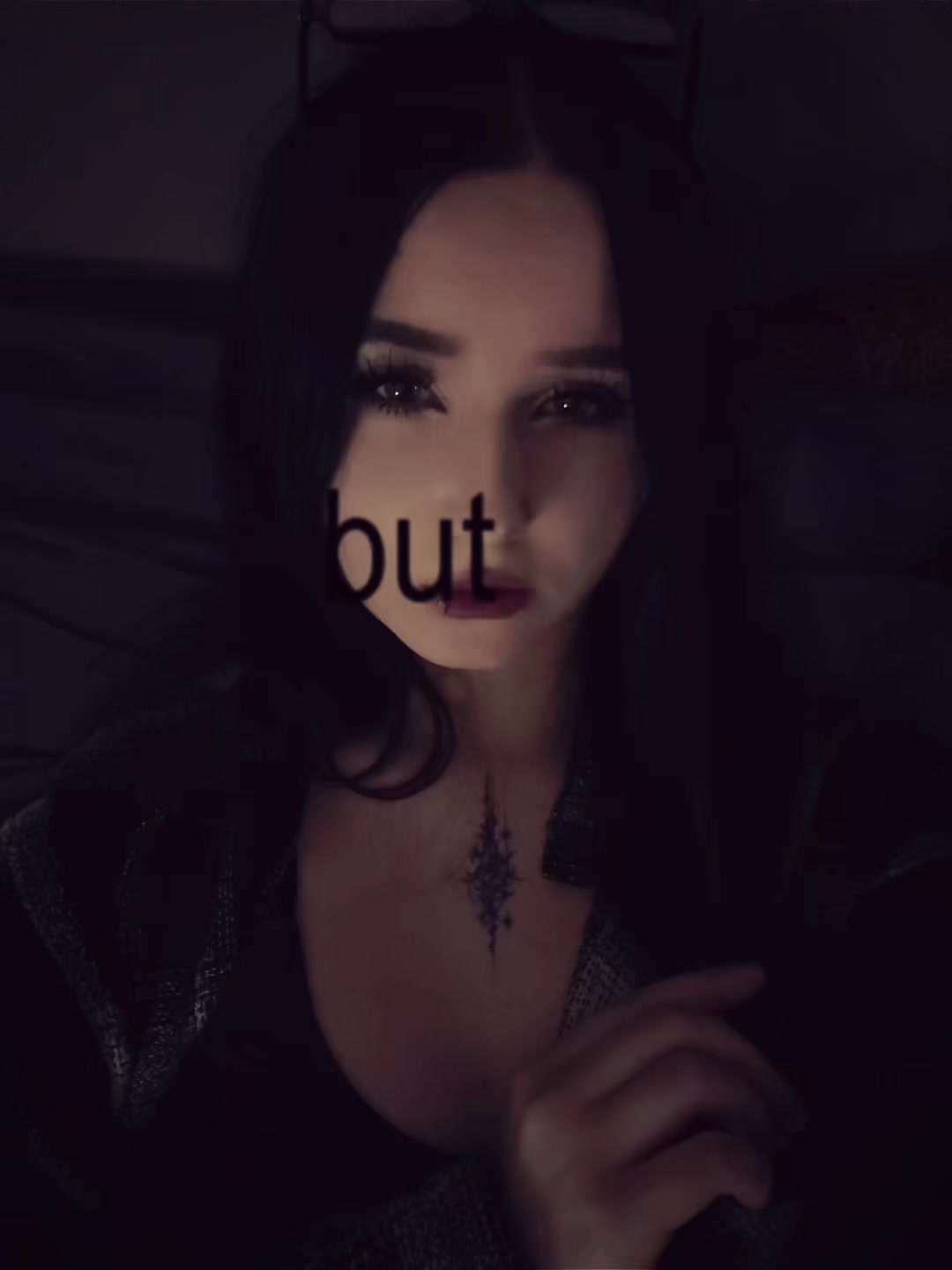 @олечка 𖣂