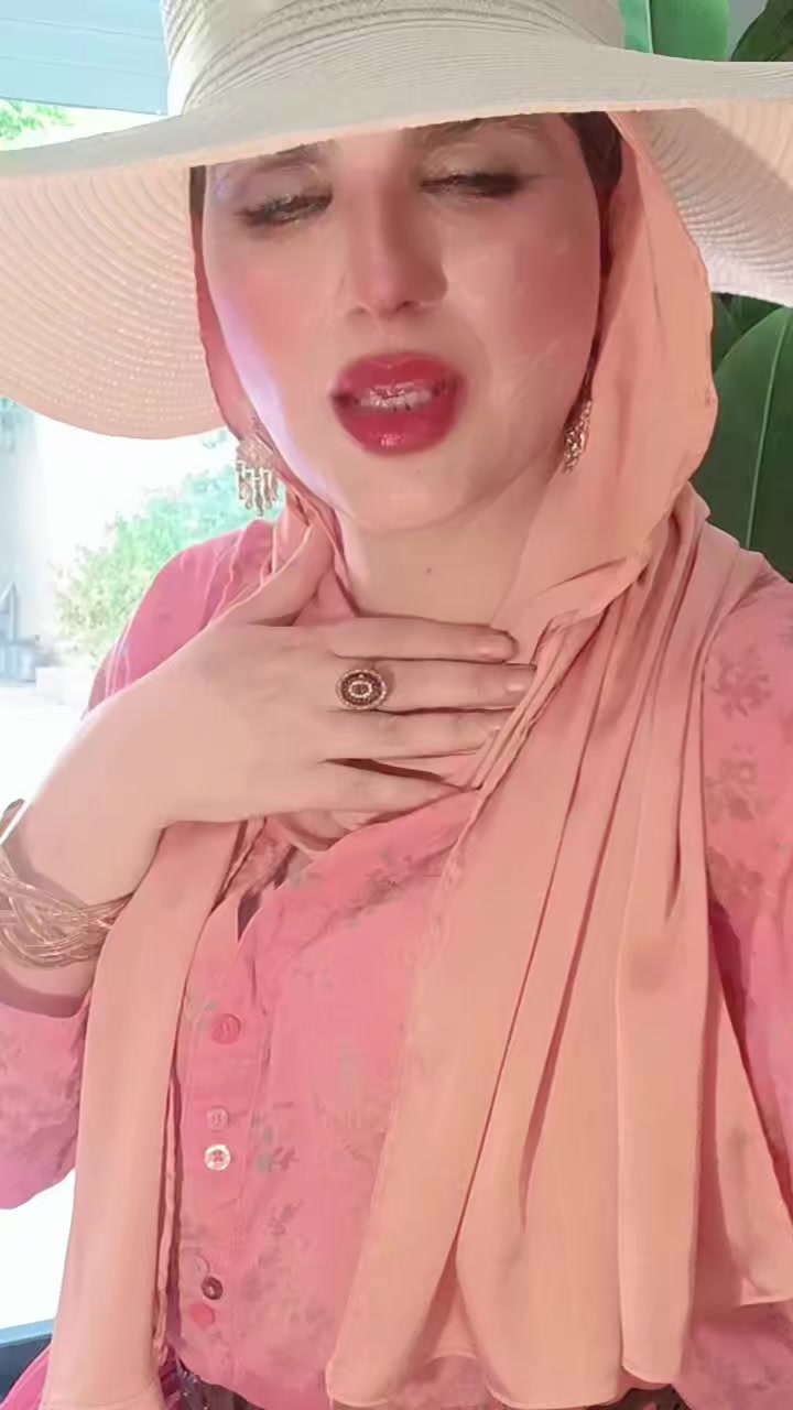 @ايناس كارزما