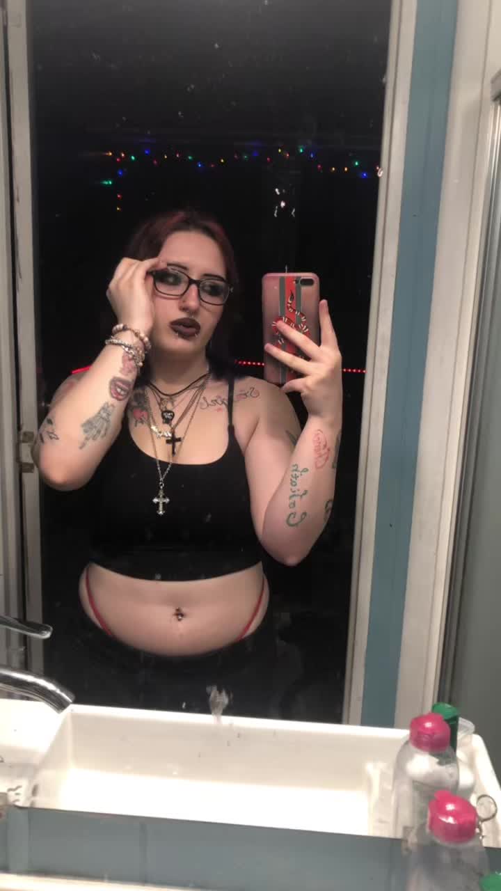 @🧛🏻&zwj;♀️𐕣 𝒜𝓃𝓃𝒶 𐕣🦇