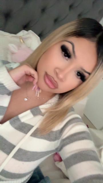 @Pretty Emily 🌷🎀🫦🍓👸🏻