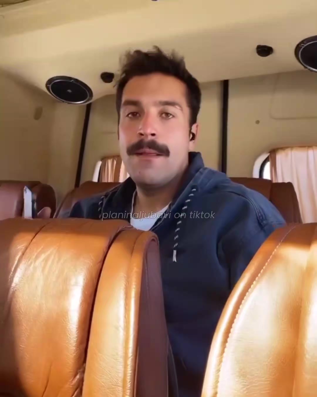 @🦋